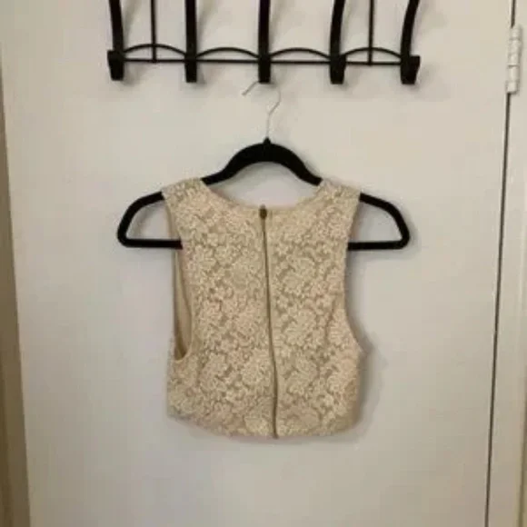 Lace Crop Top - Picture 2 of 3